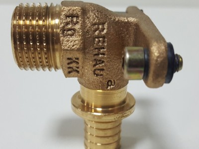 Колено настенное с наружной резьбой Rehau Rautitan RX 16 x 1/2" Н
