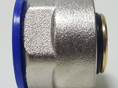 Резьбозажимное соединение Rehau 20 x 2.8