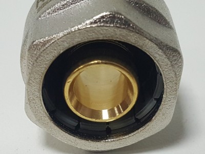 Резьбозажимное соединение Rehau 20 x 2.9 x 3/4"